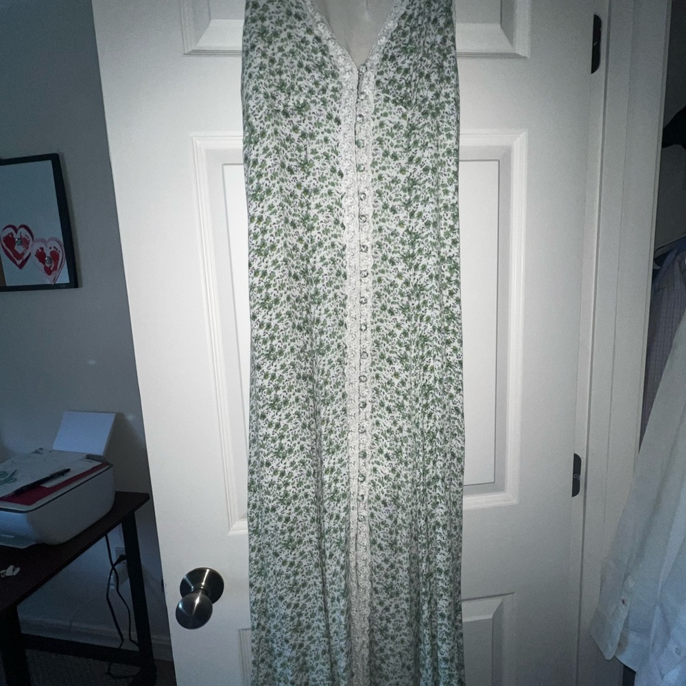 Elegant Green and White Floral Maxi Dress